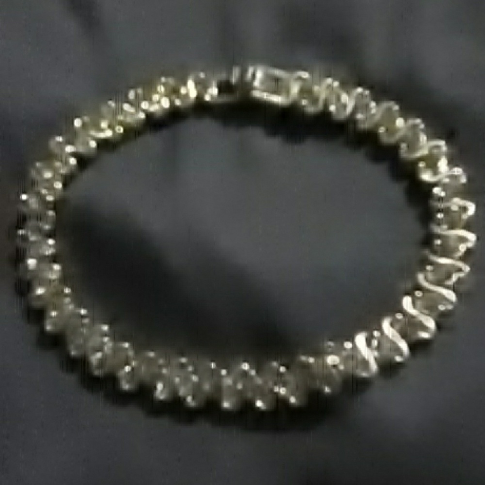 Tennis bracelet